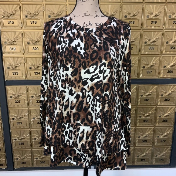 📂NEW Top Animal Print Crew neck L/S with 2 tiers - Picture 5 of 9